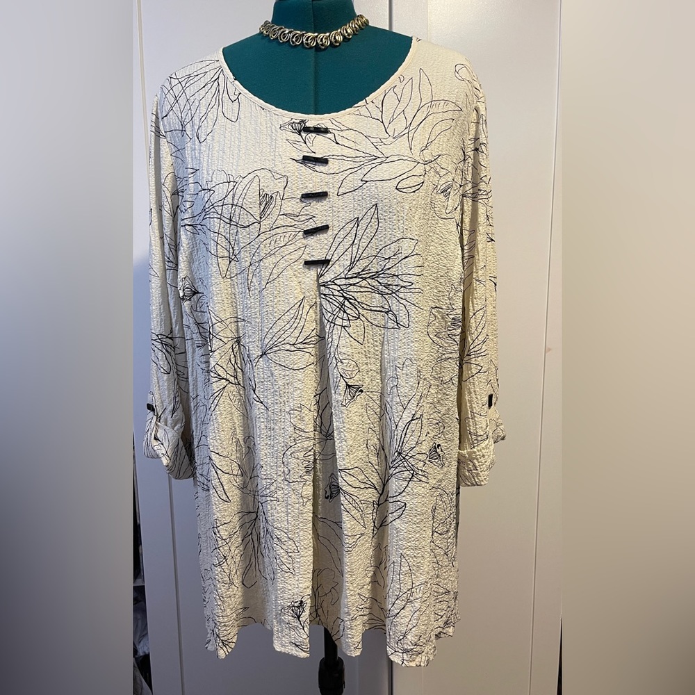Plus size JM collection floral light weight blouse with 3/4 sleeves